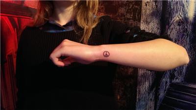 baris-isareti-dovmesi---peace-symbol-tattoo