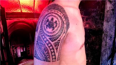 maori-kol-omuz-kapama-dovmesi---maori-sleeve-tattoo