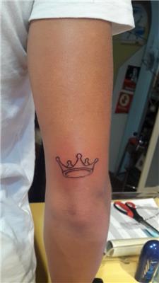 tac-dovmesi---crown-tattoos
