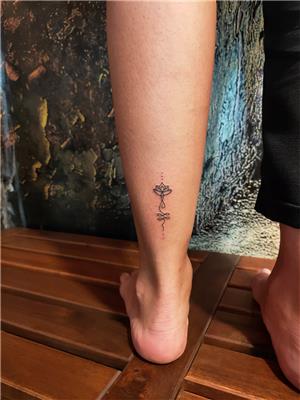 ayak-bilegine-lotus-unalome-dovmesi---lotus-unalome-tattoo