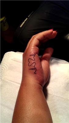 kardiyo-kalp-atisi-ve-kalp-dovmesi-cardio-heartbeat-heart-tattoo