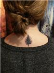 cember-icinde-agac-ense-dovmesi---tree-circle-back-tattoo