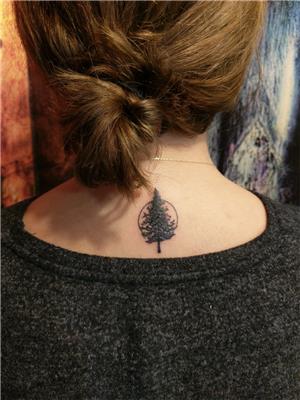 cember-icinde-agac-ense-dovmesi---tree-circle-back-tattoo