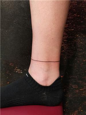 ayak-bilegine-tek-cizgi-dovmesi---single-line-anklet-tattoo
