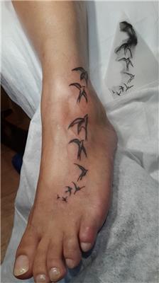 ayak-uzerine-kirlangic-kuslari-dovmesi---swallow-bird-tattoos-on-foot