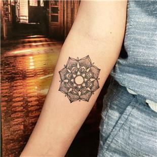 Dairesel Lotus Mandala iei Dvmesi / Circular Lotus Mandala Flower Tattoo