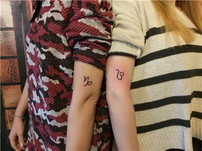 arkadaslik-dovmesi-burc-simgeleri-oglak-ve-aslan---leo-and-capricorn-friendship-tattoos