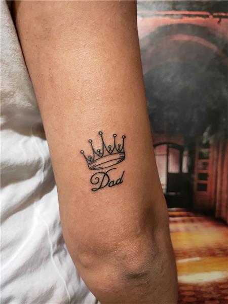 Baba ve Taç Dövmesi / Dad and Crown Tattoo : Yazı İsim Dövmeleri Çeşitleri  : : Tattoo & Piercing