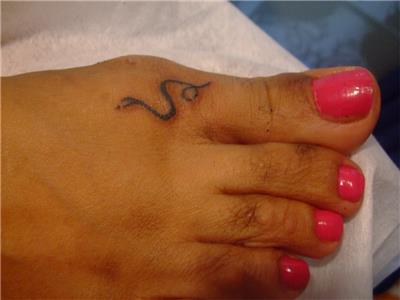 ayak-uzerine-yilan-dovmesi---snake-tattoo-on-foot