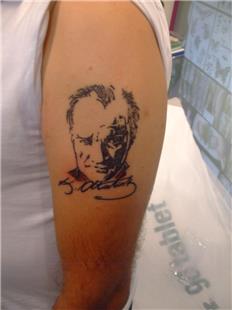 Atatrk Portre ve mza Dvmesi / Atatrk Portrait and Signature Tattoo