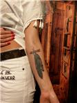 batuhan-isim-dovmesi-tuy-dovmesi-ile-kapatma---name-tattoo-cover-up-with-feather