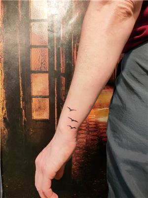 bilege-minimal-ucan-kuslar-dovmesi---minimal-flying-birds-tattoo