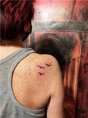 omuza-kuslar-dovmesi---flying-birds-tattoo