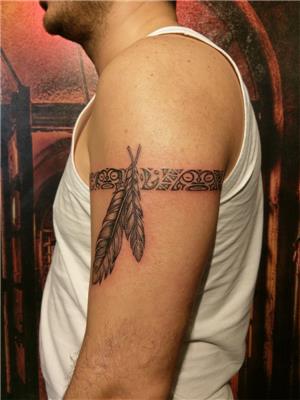 maori-kol-bandi-ve-kizilderili-tuyleri-dovmesi---maori-arm-band-and-indian-feathers-tattoo