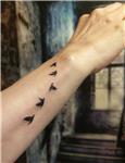 bilekte-ucan-kuslar-dovmesi---flying-birds-tattoo