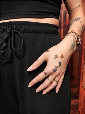 el-uzerine-renkli-cicekler-dovmesi---colorful-flowers-tattoo-on-the-hand