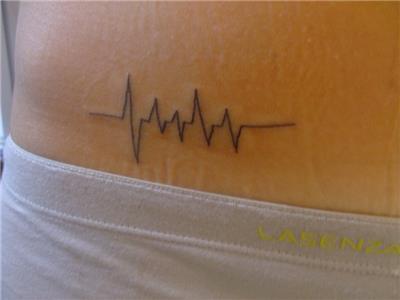 kalp-ritmi-dovmesi---heart-beats-tattoo