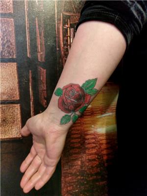 ugur-isim-dovmesi-gul-dovmesi-ile-kapatma-calismasi---name-tattoo-cover-up-with-rose-tattoo