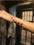 bilekte-ucan-kuslar-dovmesi---flying-birds-tattoo