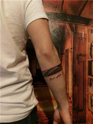 golgeli-serit-bant-ve-kolu-saran-tarih-dovmeleri---shaded-band-and-date-tattoo