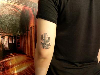 kaktus-ve-cicekler-dovmesi---old-school-cactus-and-flowers-tattoo