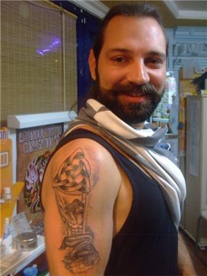 triquetra-tasiyan-atlas-dovmesi---triquetra-and-atlas-tattoo