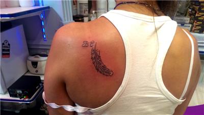 omuza-tuy-ve-b-e-harfleri-dovmesi---feather-and-letter-tattoos-