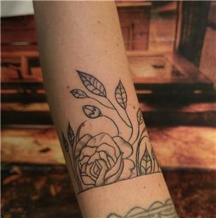Bant izgi zerine Gl ve Yapraklar Dvmesi / Rose and Leaves Line Tattoo