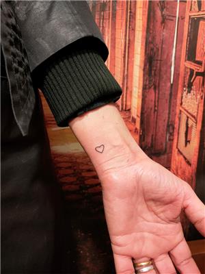 minimal-kalp-dovmesi---minimal-heart-tattoo