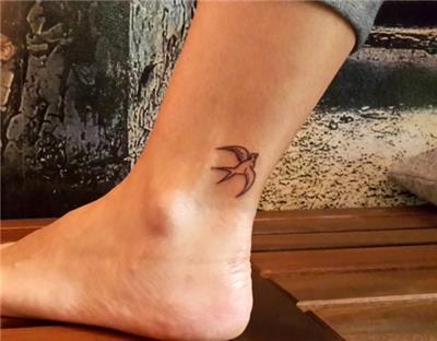 ayak-bilegine-kirlangic-kus-dovmesi---swallow-bird-tattoo-on-leg