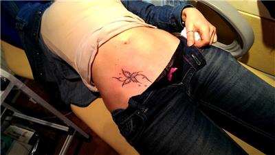 renkli-kelebek-dovmesi---pubic-butterfly-tattoo