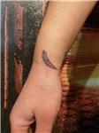 bilege-minimal-tuy-dovmesi---minimal-feather-tattoo
