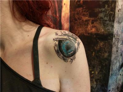 omuza-simgesel-kedi-gozu-dovmesi---cat-eye-tattoo