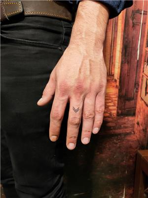 parmaga-cizgi-dovmeleri---finger-tattoos