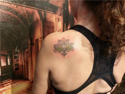 omuza-lotus-dovmesi---lotus-tattoos