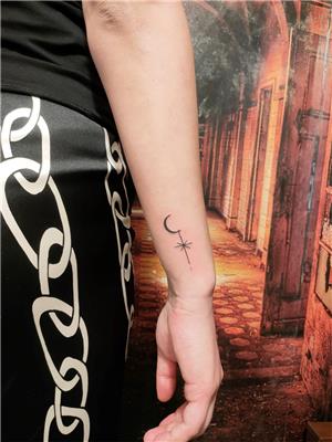bilege-ay-ve-yildiz-dovmesi---moon-and-star-tattoo