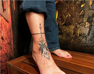 Ayak zerine Lotus Hal Hal Dvmesi / Lotus Anklet Tattoo