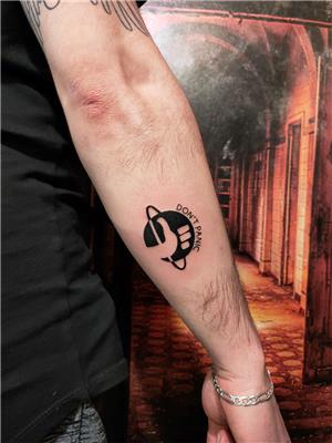 otostopcunun-galaksi-rehberi-dovmesi---the-guide-of-galaxy-hitchhiker-symbol-tattoo