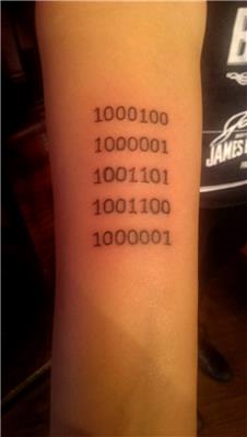 yazilim-kodlama-bit-binary-dovme-tattoo