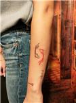 kirmizi-siyah-minimal-koi-baligi-dovmesi---red-and-black-minimal-koi-fish-tattoos