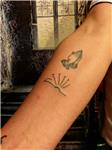 cizgisel-kitap-dovmesi---minimal-book-tattoo