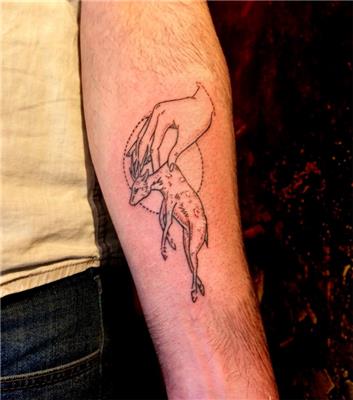 geyik-karaca-ve-el-dovmesi---deer-and-hand-tattoo
