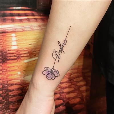 defne-ismi-ve-cicek-dovmesi---name-and-flower-tattoo