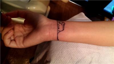 kucuk-prens-fil-yutmus-boa-yilani-sapka-dovme---the-little-prince-boa-and-hat-tattoo---le-petit-prince-tatouage