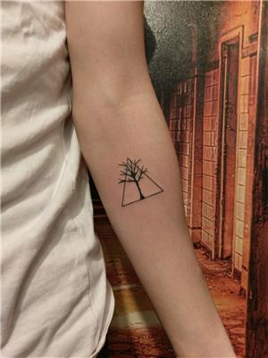 ucgen-icinde-agac-dovmesi---tree-in-triangle-tattoo