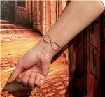 sonsuzluk-isareti-icinde-nehir-irmak-isimleri-dovmesi---infinity-name-tattoo
