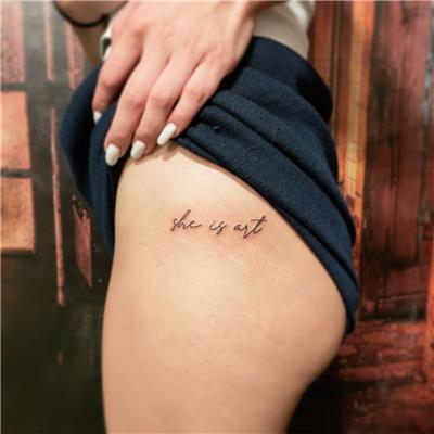 she-is-art-yazi-dovmesi---she-is-art-tattoo