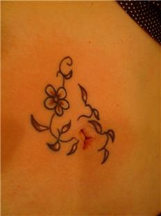 Gbek iek Sarmak Dvmesi / Flowers and Ivy on Belly Tattoo