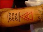 tarih-sonsuzluk-isareti-ve-kirmizi-ucgen-dovmeleri---date-infinity-and-red-triangle-tattoos