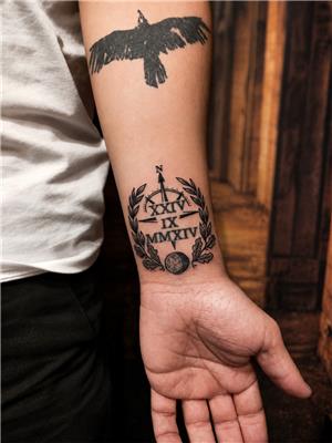 bilege-pusula-celenk-ay-dovmesi---compass-wreath-moon-tattoo